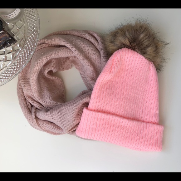 Winter❄️pompon beanie hat & infinity scarf bundle - Picture 2 of 5